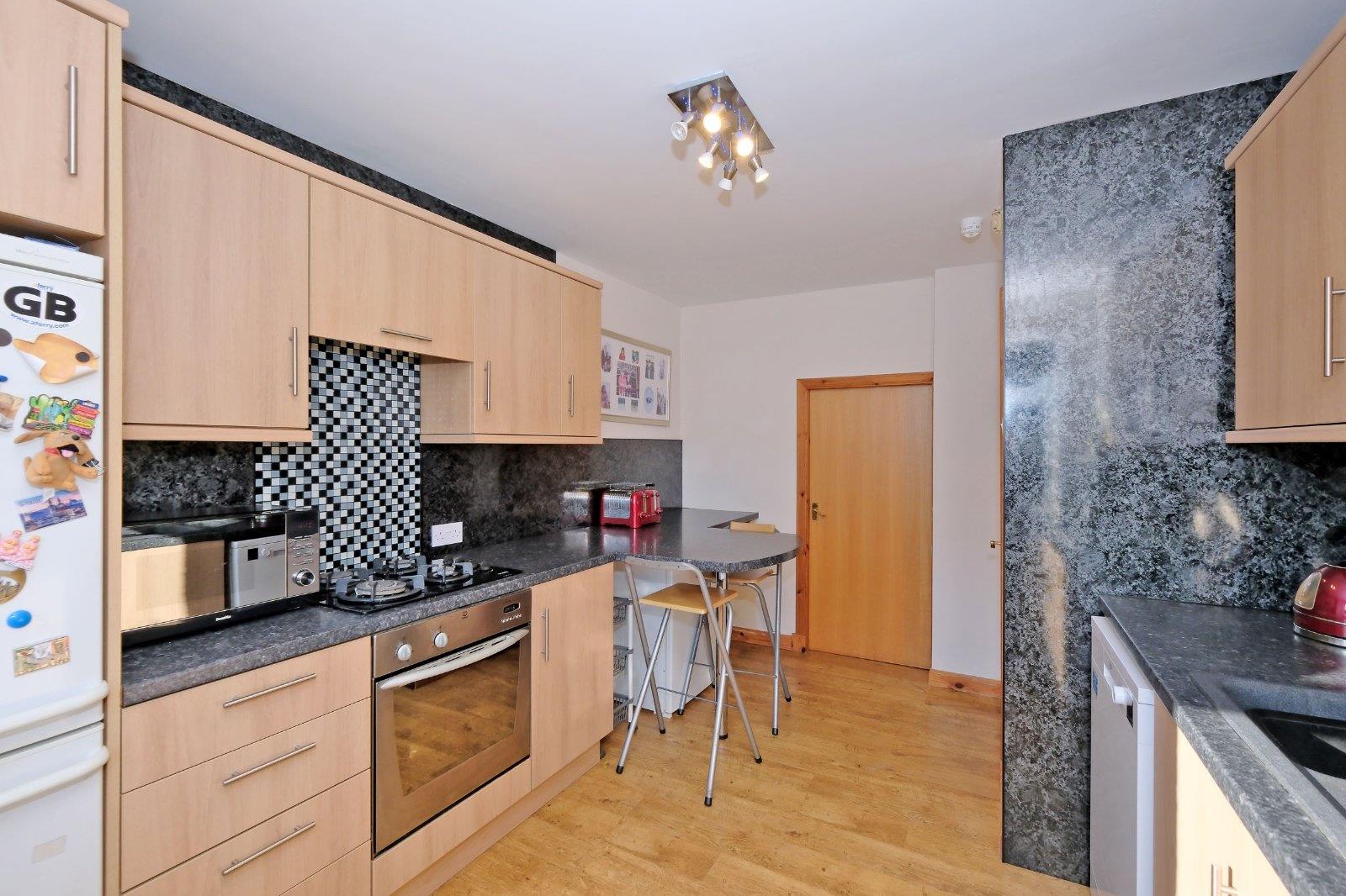 3 bedroom, Semi-detached house for sale