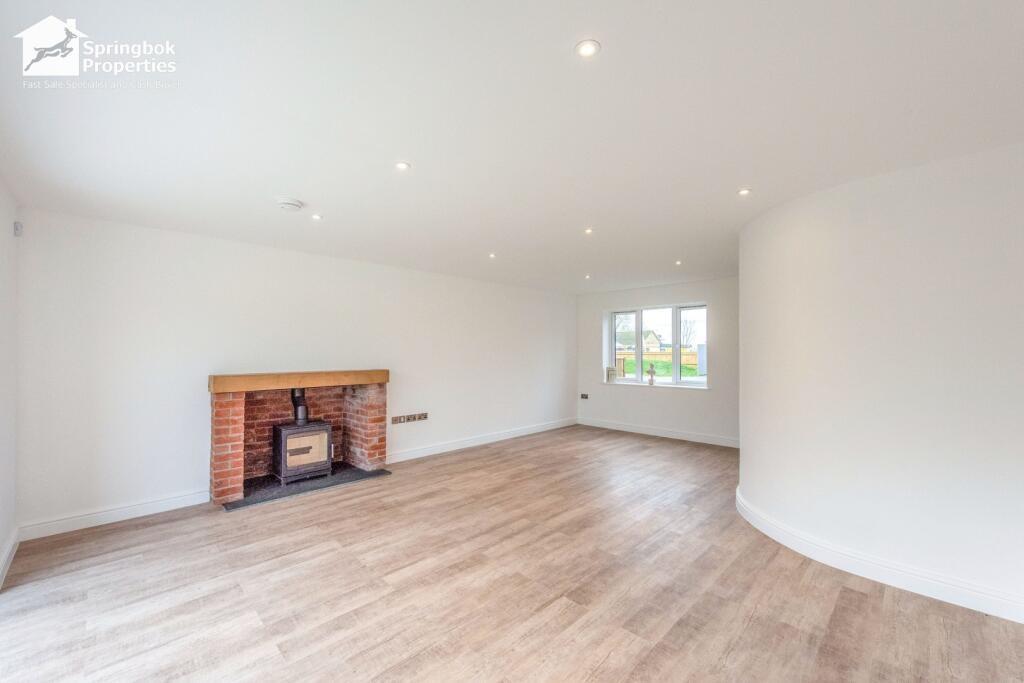 4 bedroom, Detached house for sale