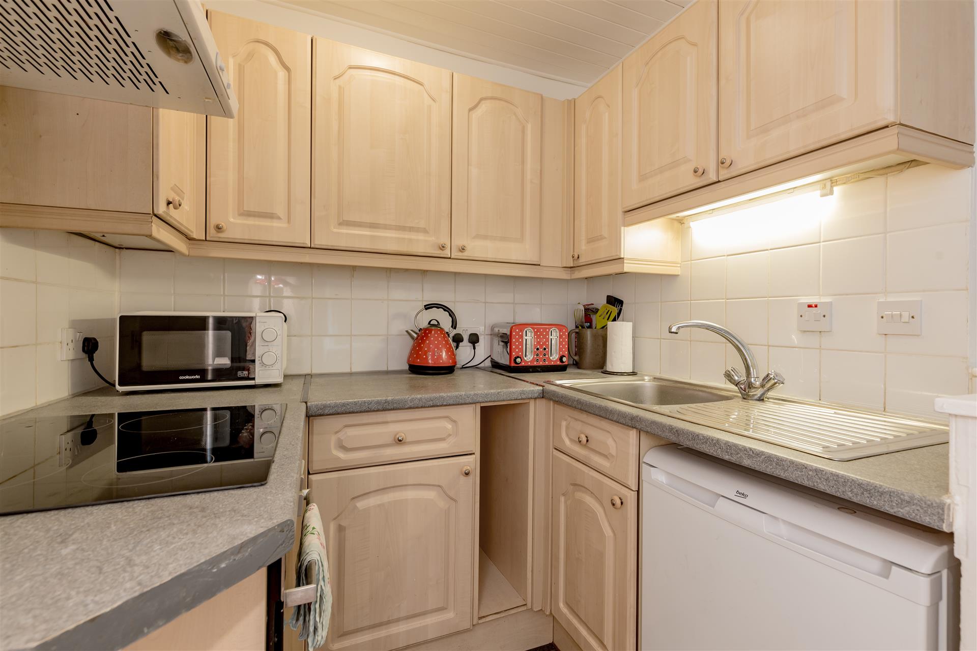 4/1 CaledonIan Crescent, EdInburgh