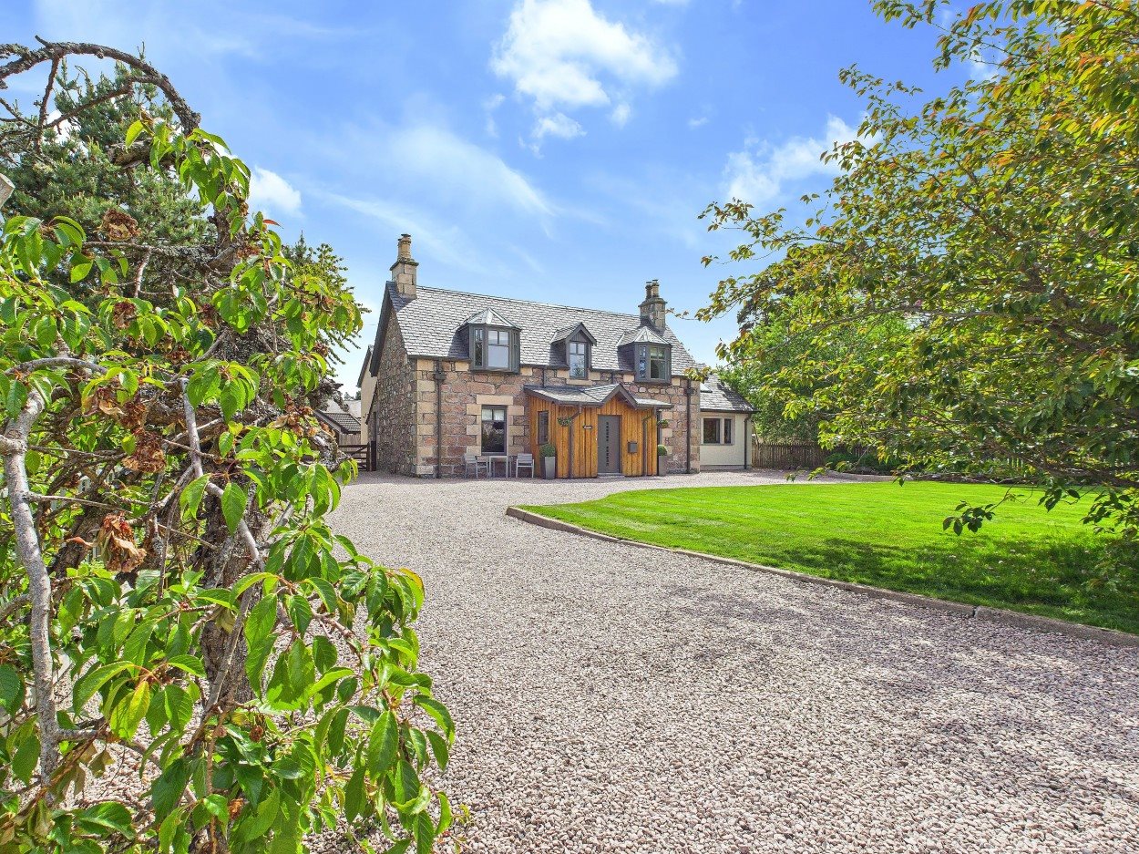 Caralan, Carr Road, Carrbridge
