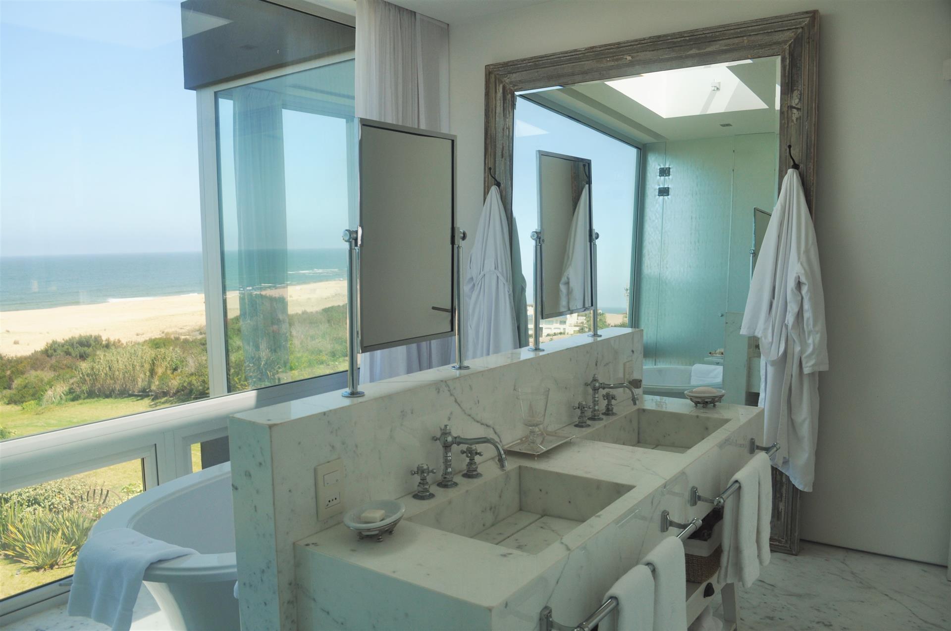 5 Bedroom Apartment - For Sale - Punta del Este