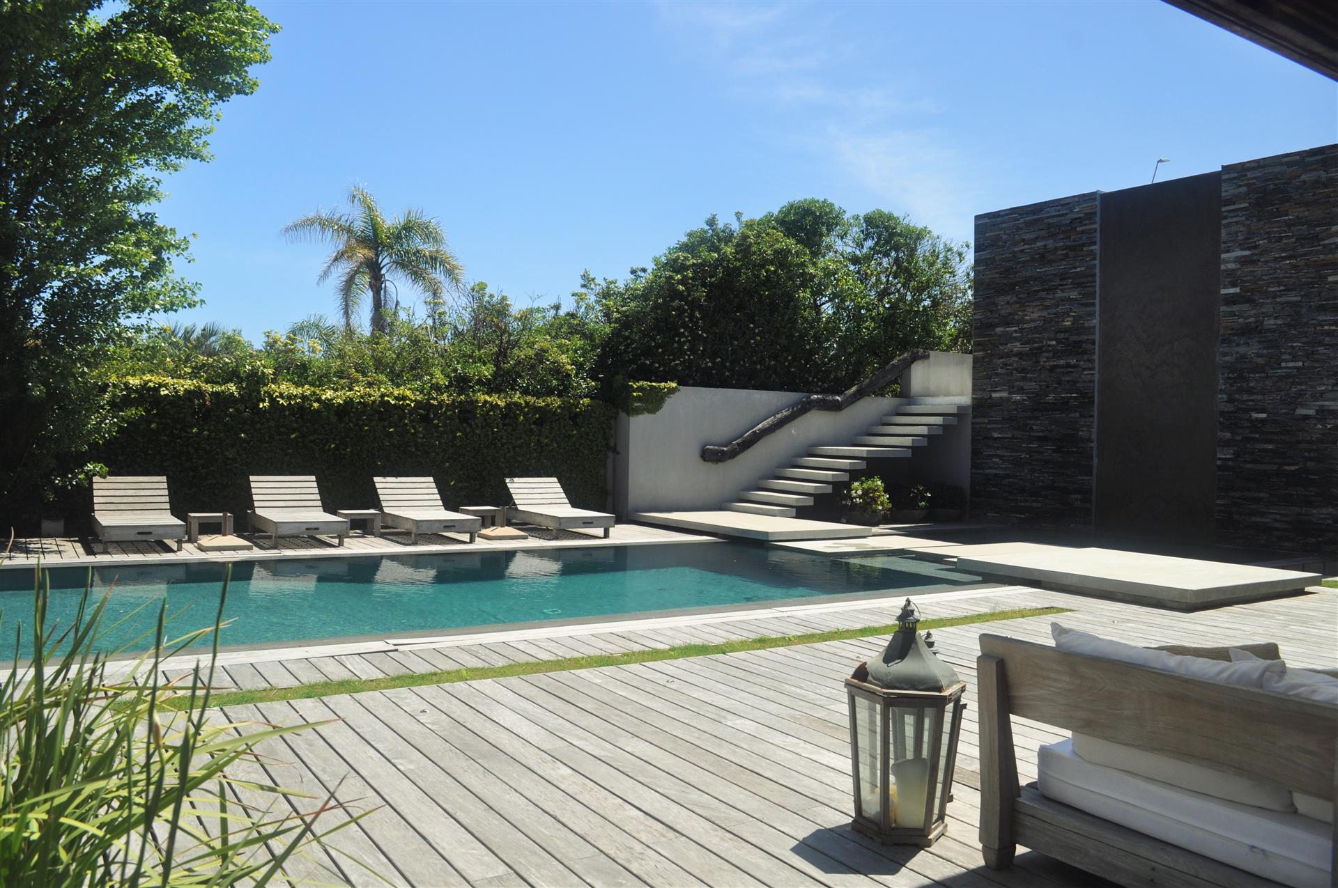 5 Bedroom Apartment - For Sale - Punta del Este