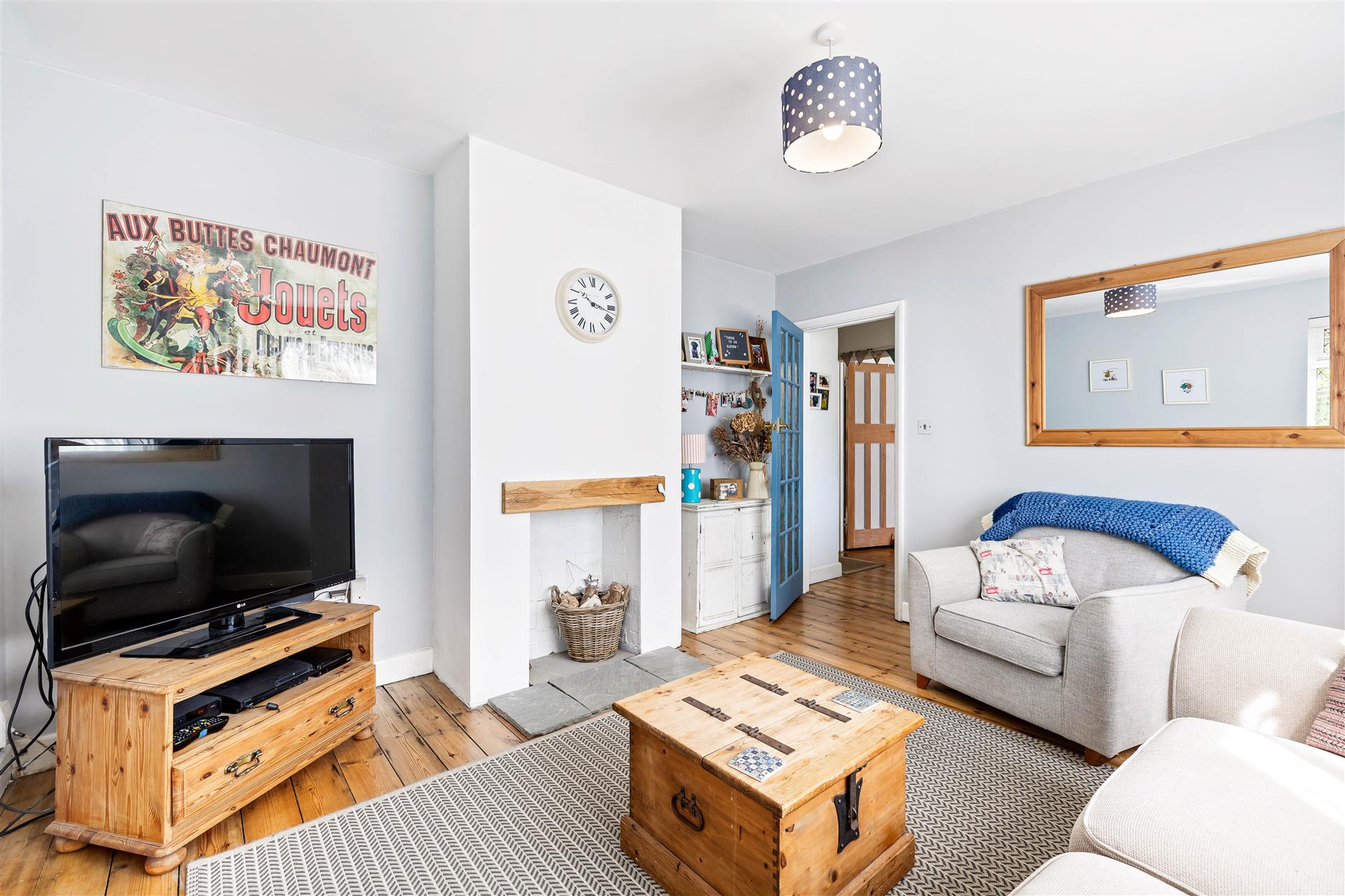 Southern Avenue,Salfords,Redhill,RH1 5De - &pound 500000