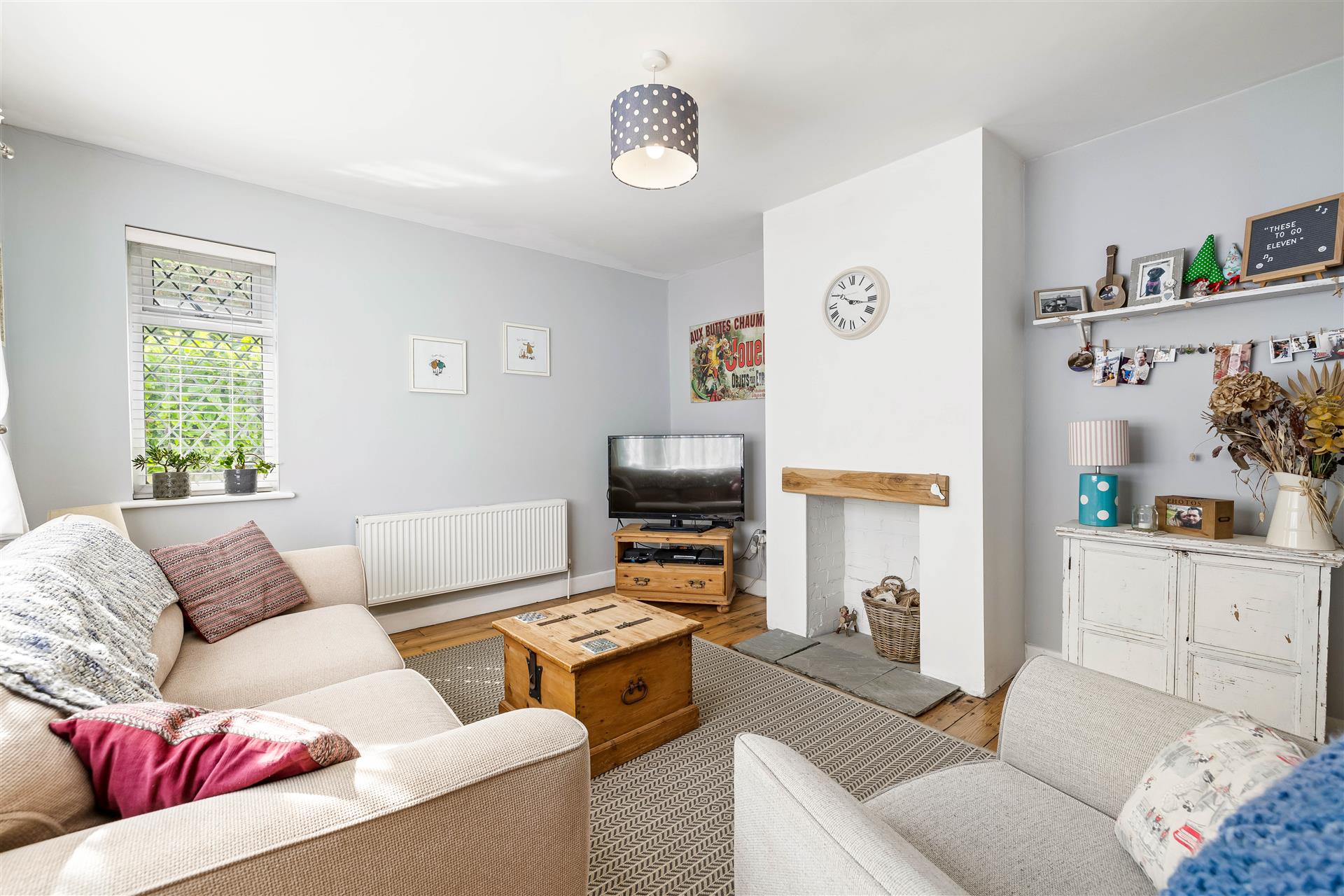 Southern Avenue,Salfords,Redhill,RH1 5De - &pound 500000