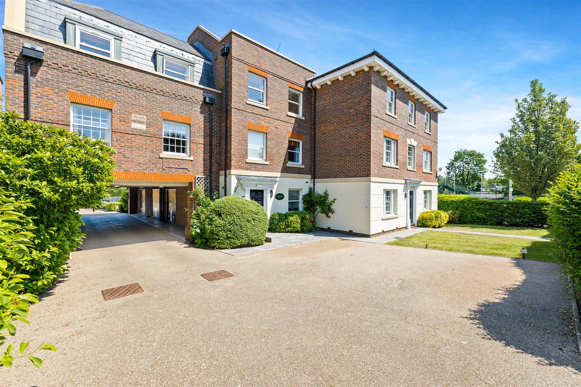 Station Road North,Merstham,Redhill,RH1 3Dj - &pound 375000