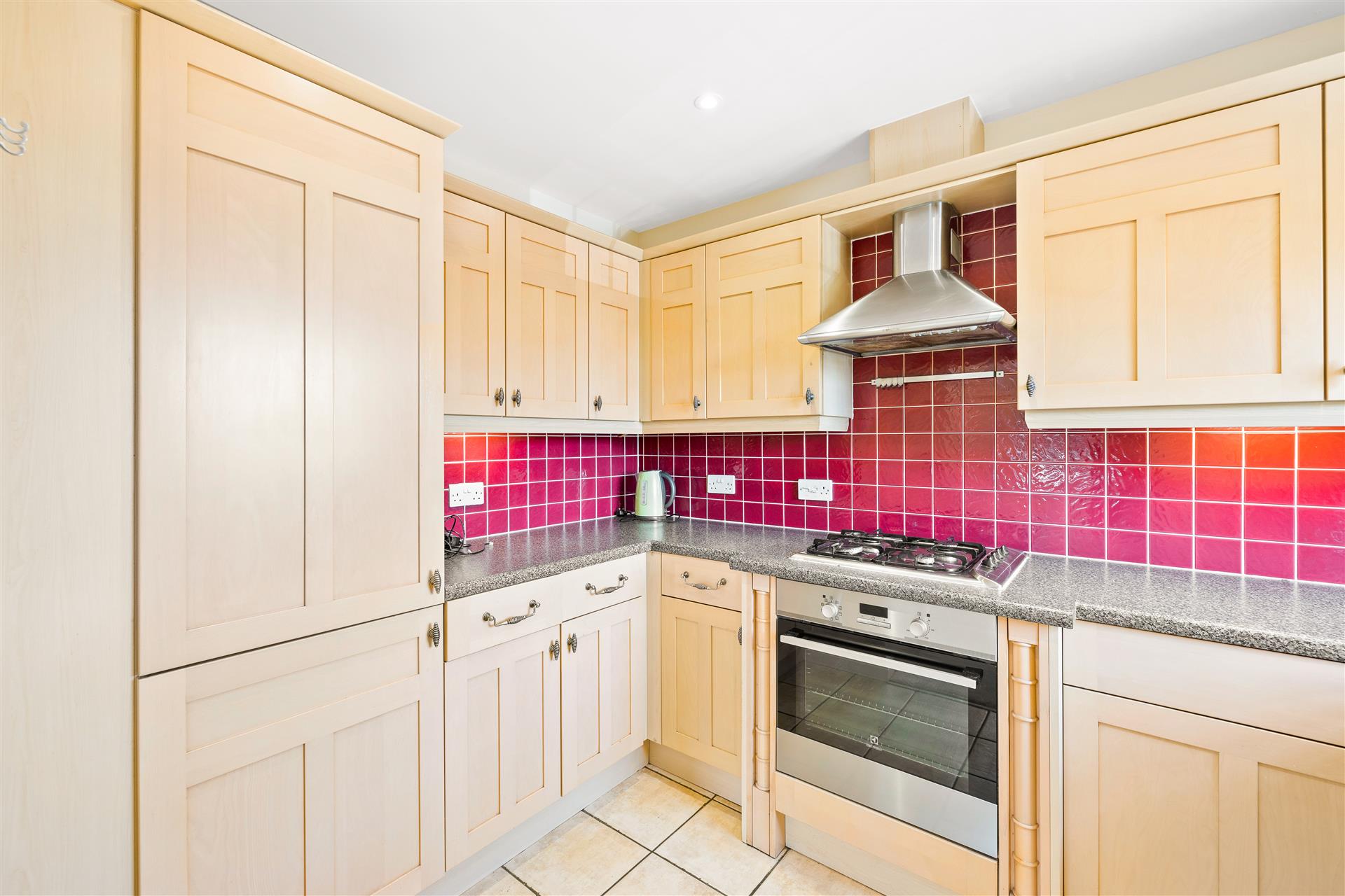 Station Road North,Merstham,Redhill,RH1 3Dj - &pound 375000