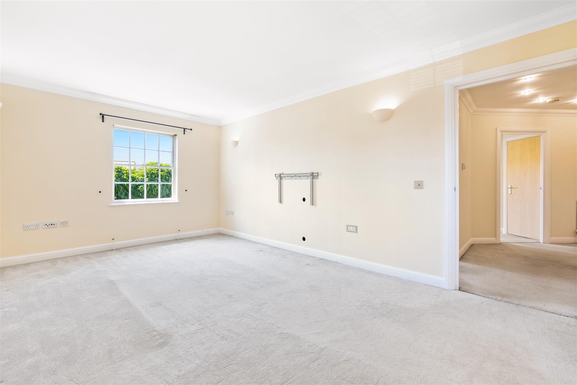 Station Road North,Merstham,Redhill,RH1 3Dj - &pound 375000