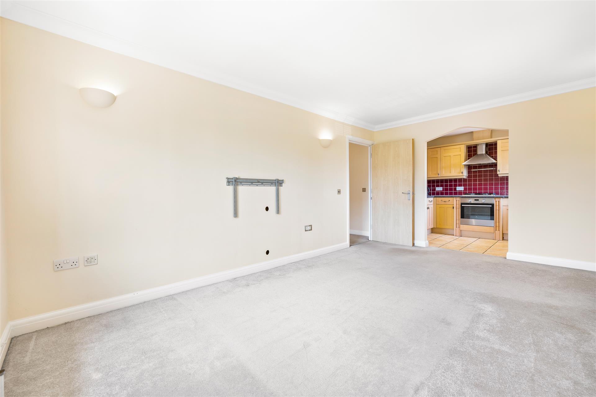 Station Road North,Merstham,Redhill,RH1 3Dj - &pound 375000