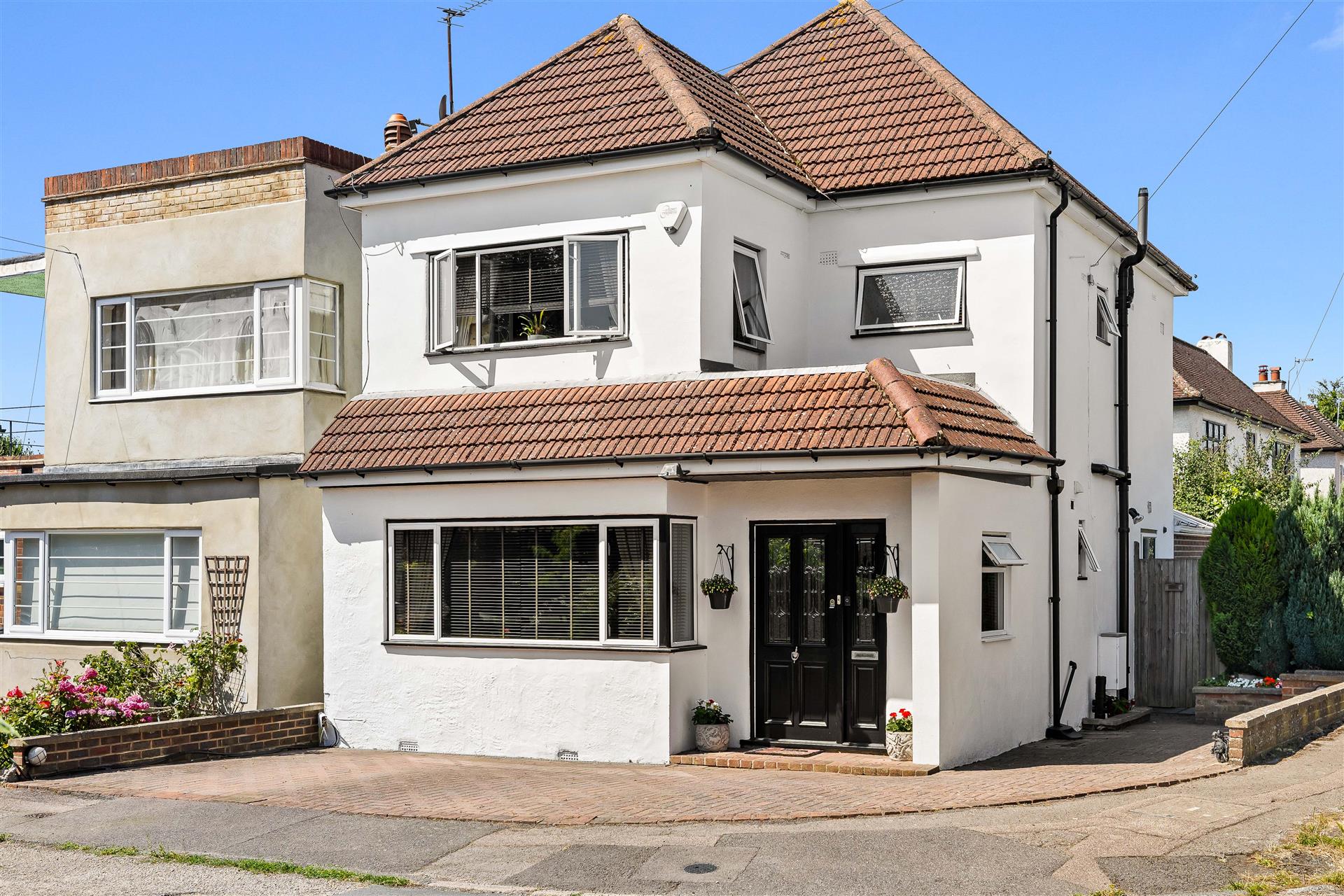 Ballards Green,Burgh Heath,Epsom,KT20 6Da - &pound 650000