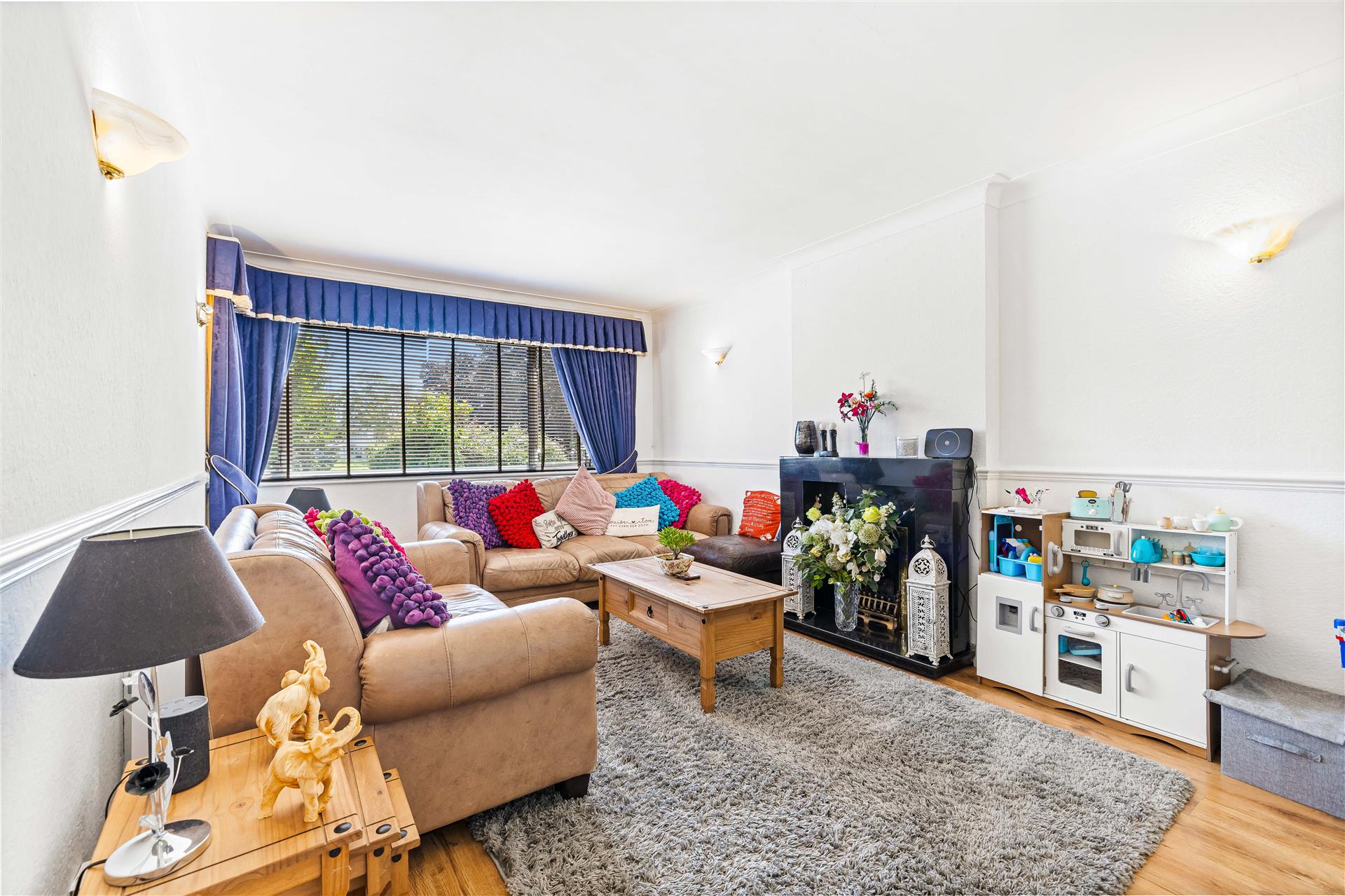 Ballards Green,Burgh Heath,Epsom,KT20 6Da - &pound 650000