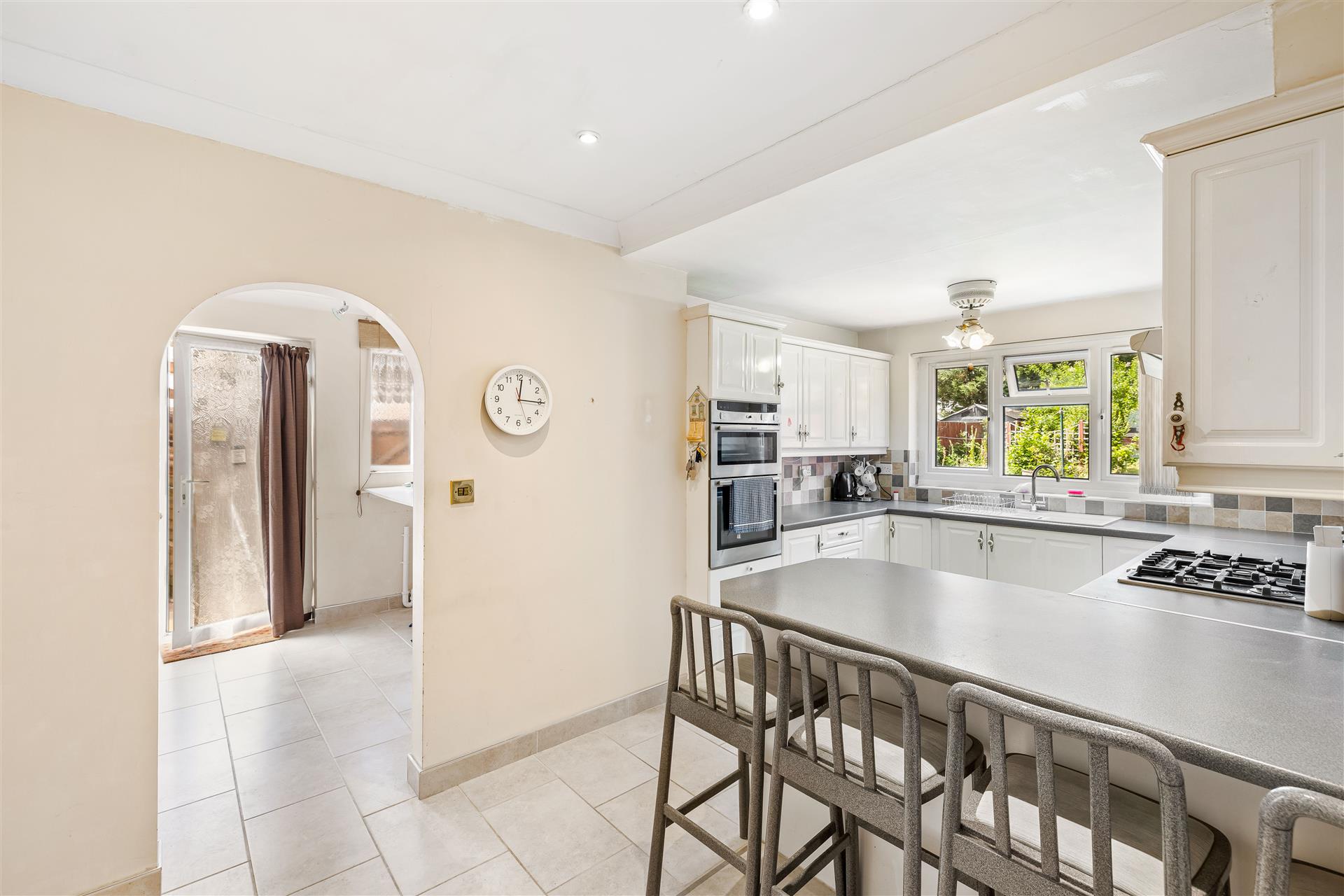 Stuart Crescent,South Park,Reigate,RH2 8Eb - &pound 450000