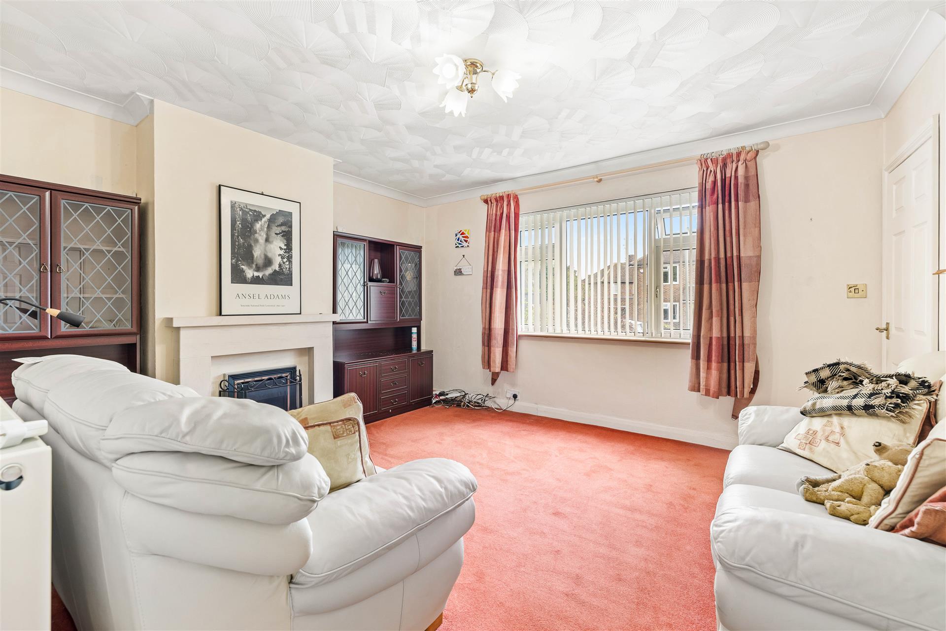 Stuart Crescent,South Park,Reigate,RH2 8Eb - &pound 450000