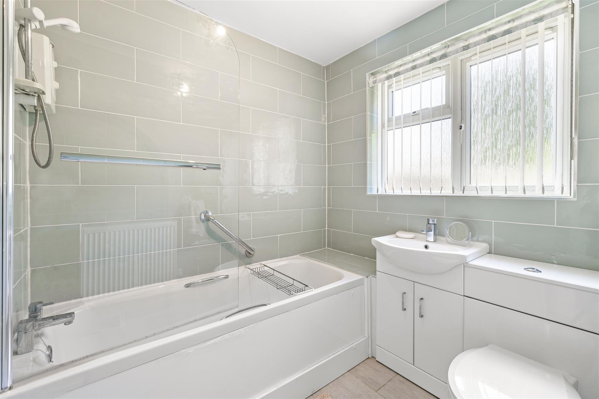 Stuart Crescent,South Park,Reigate,RH2 8Eb - &pound 450000