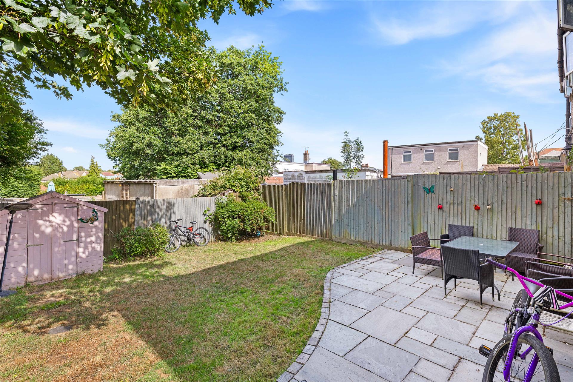Coulsdon road,Caterham,CR3 5Nu - &pound 300000