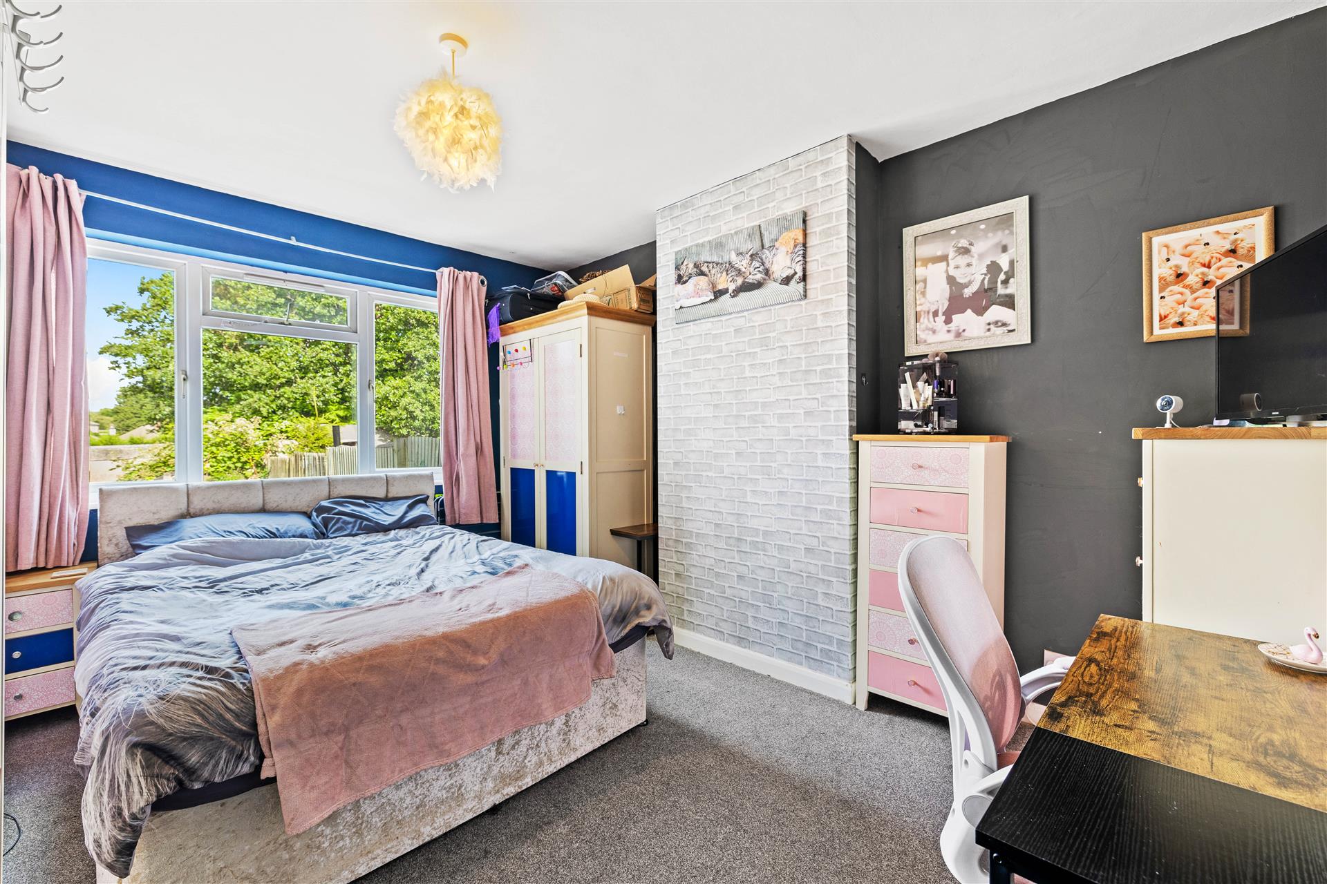 Coulsdon road,Caterham,CR3 5Nu - &pound 300000