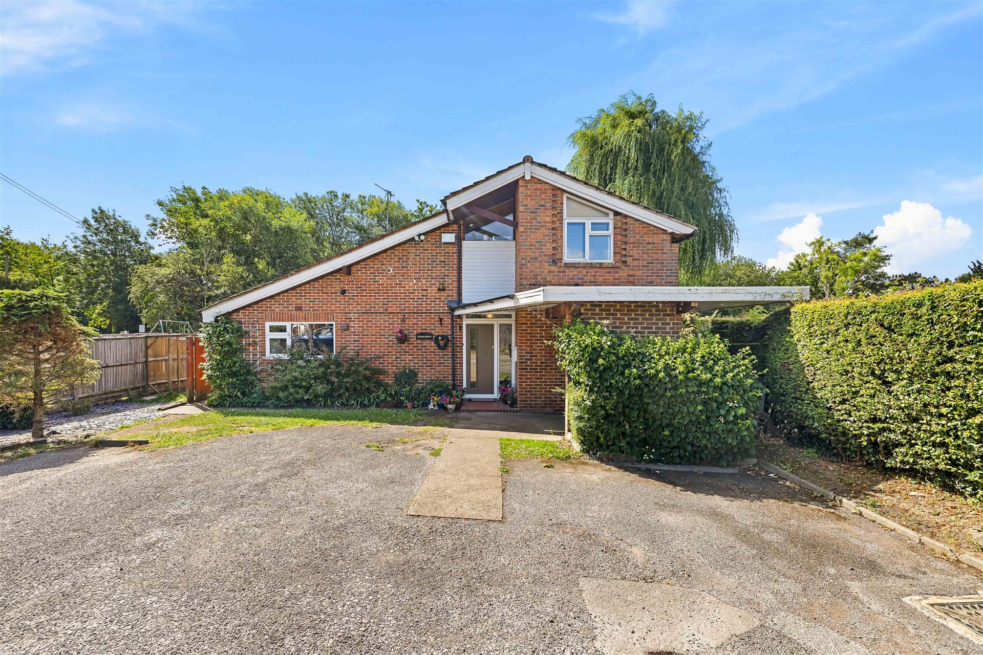 Reigate Road,Hookwood,Horley,RH6 0Ar - &pound 450000