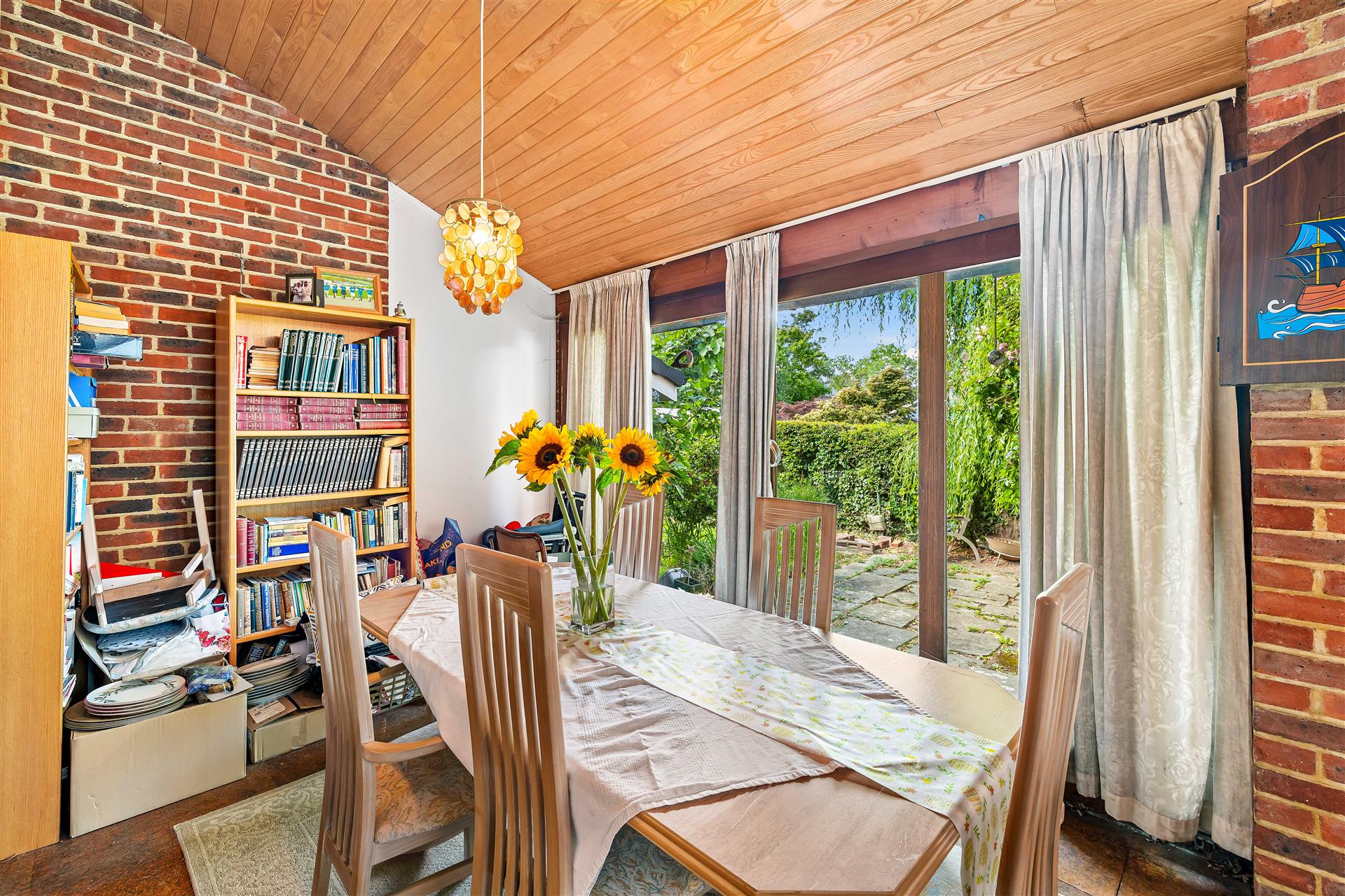Reigate Road,Hookwood,Horley,RH6 0Ar - &pound 450000