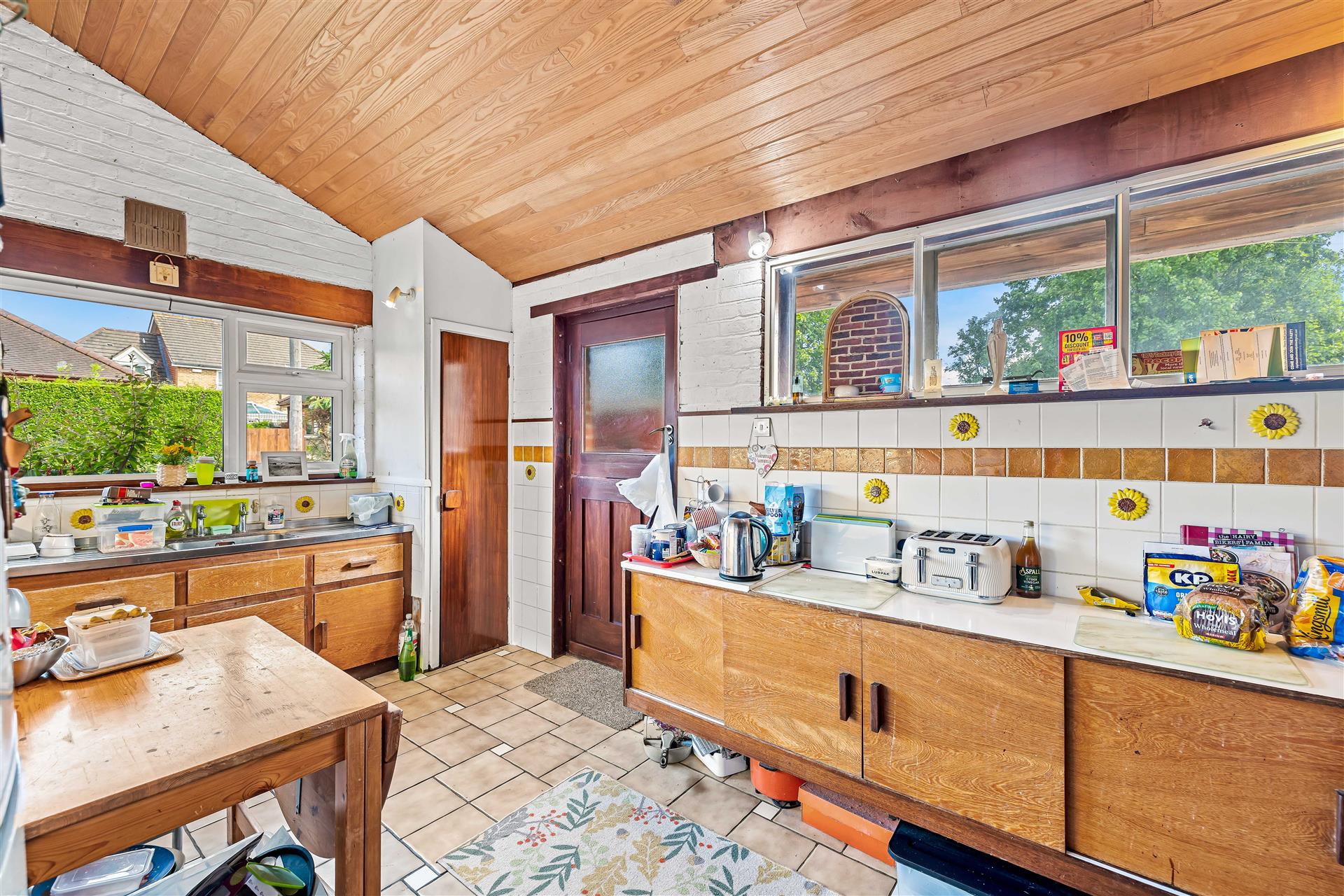 Reigate Road,Hookwood,Horley,RH6 0Ar - &pound 450000
