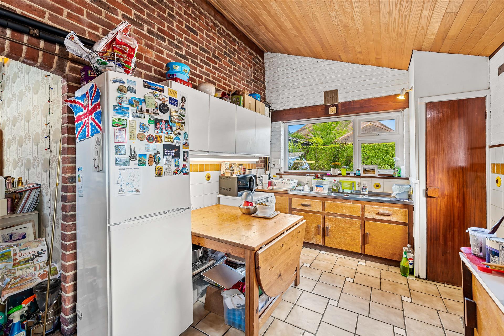 Reigate Road,Hookwood,Horley,RH6 0Ar - &pound 450000