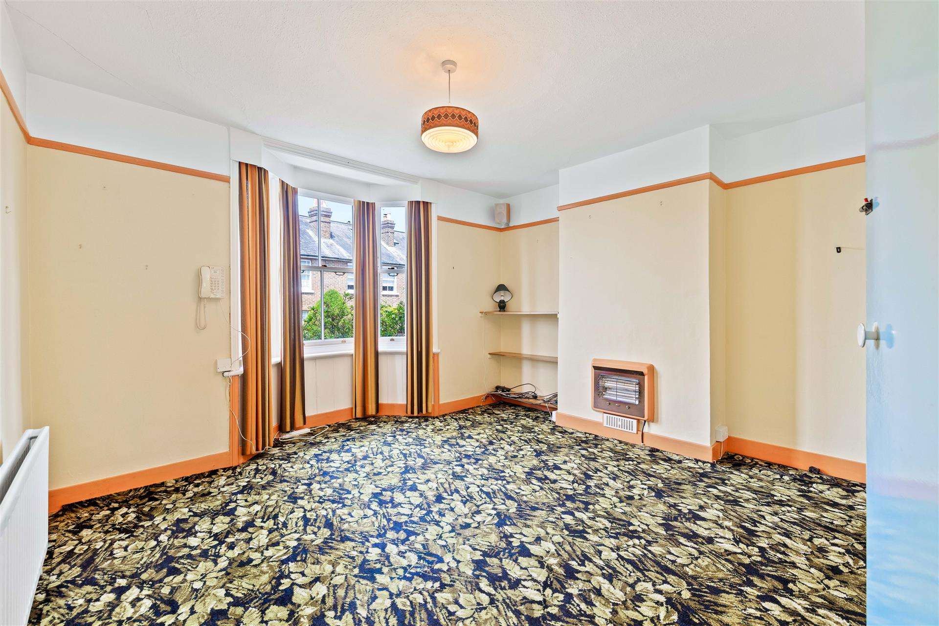 Crescent Road,Bletchingley,Redhill,RH1 4Rb - &pound 400000