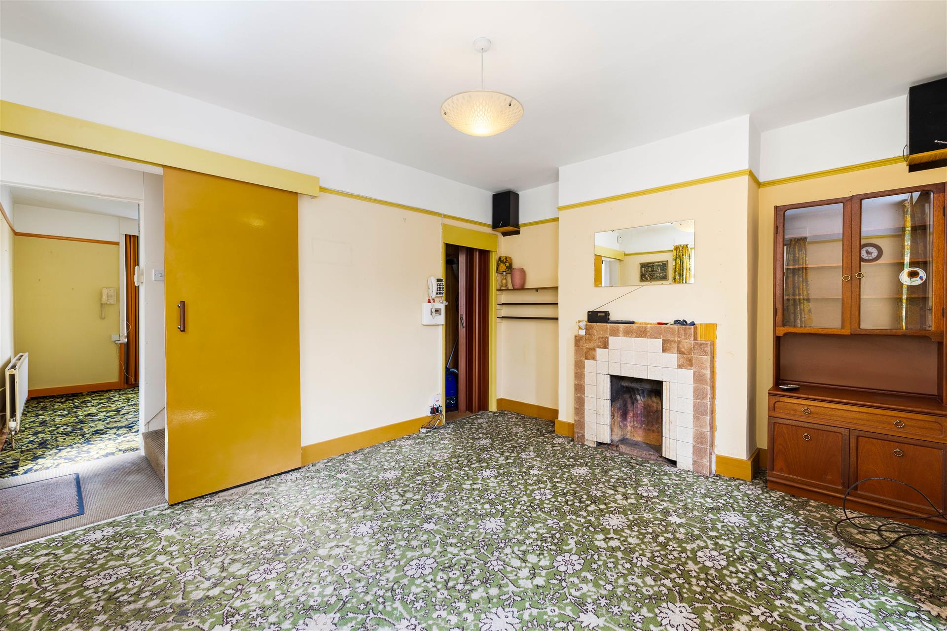 Crescent Road,Bletchingley,Redhill,RH1 4Rb - &pound 400000