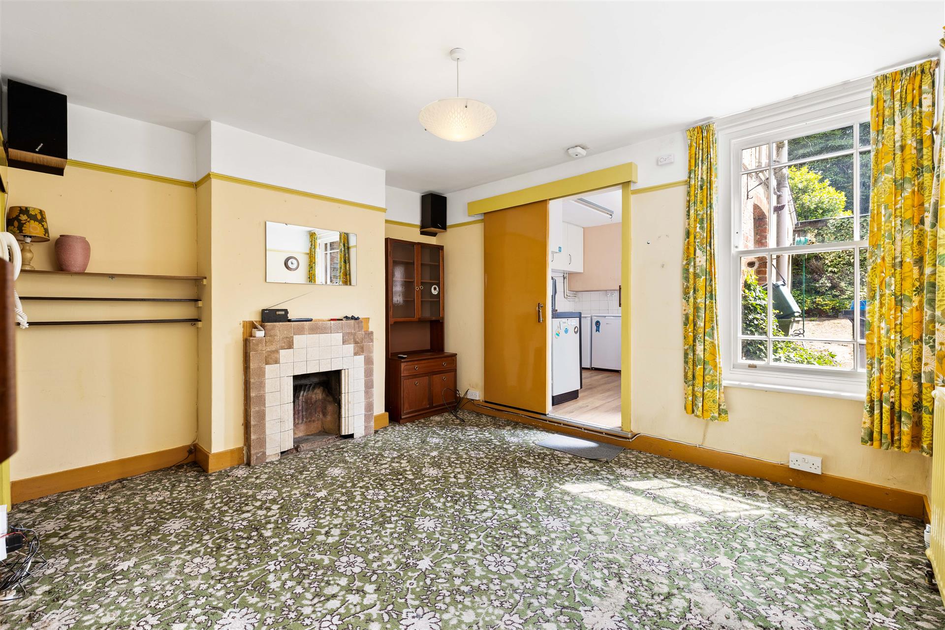 Crescent Road,Bletchingley,Redhill,RH1 4Rb - &pound 400000