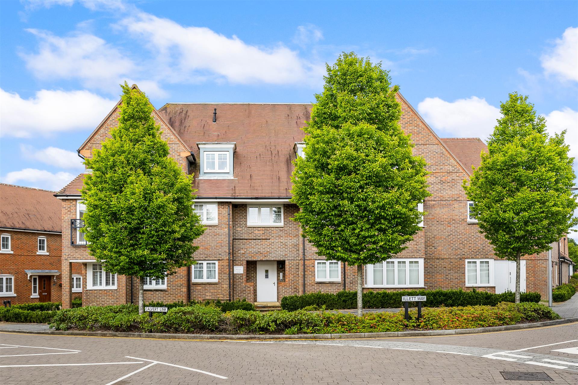 Illett Way,Faygate,Horsham,RH12 0Aj - &pound 275000