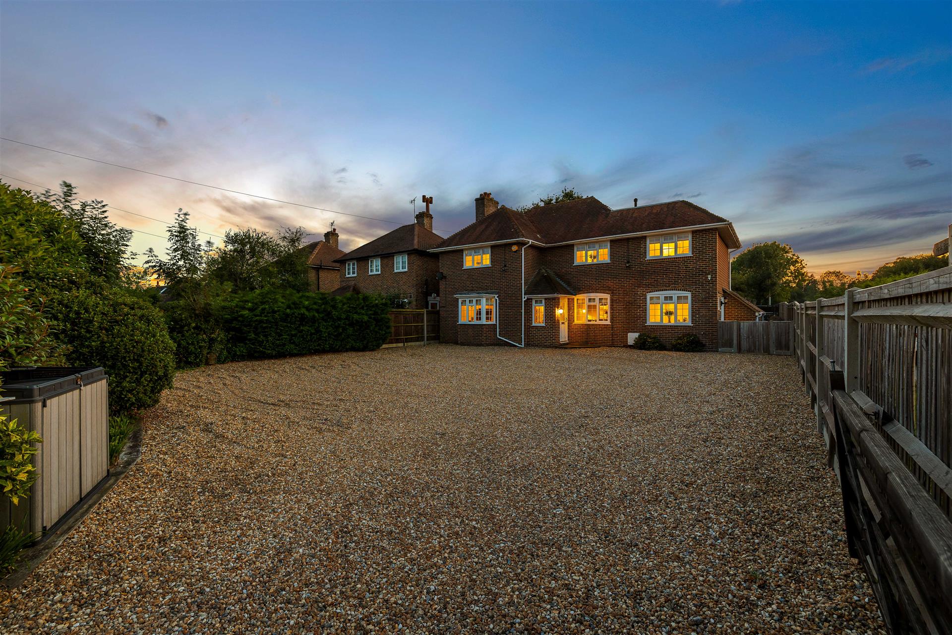 Reigate Road,Hookwood,Horley,RH6 0Ay - &pound 900000