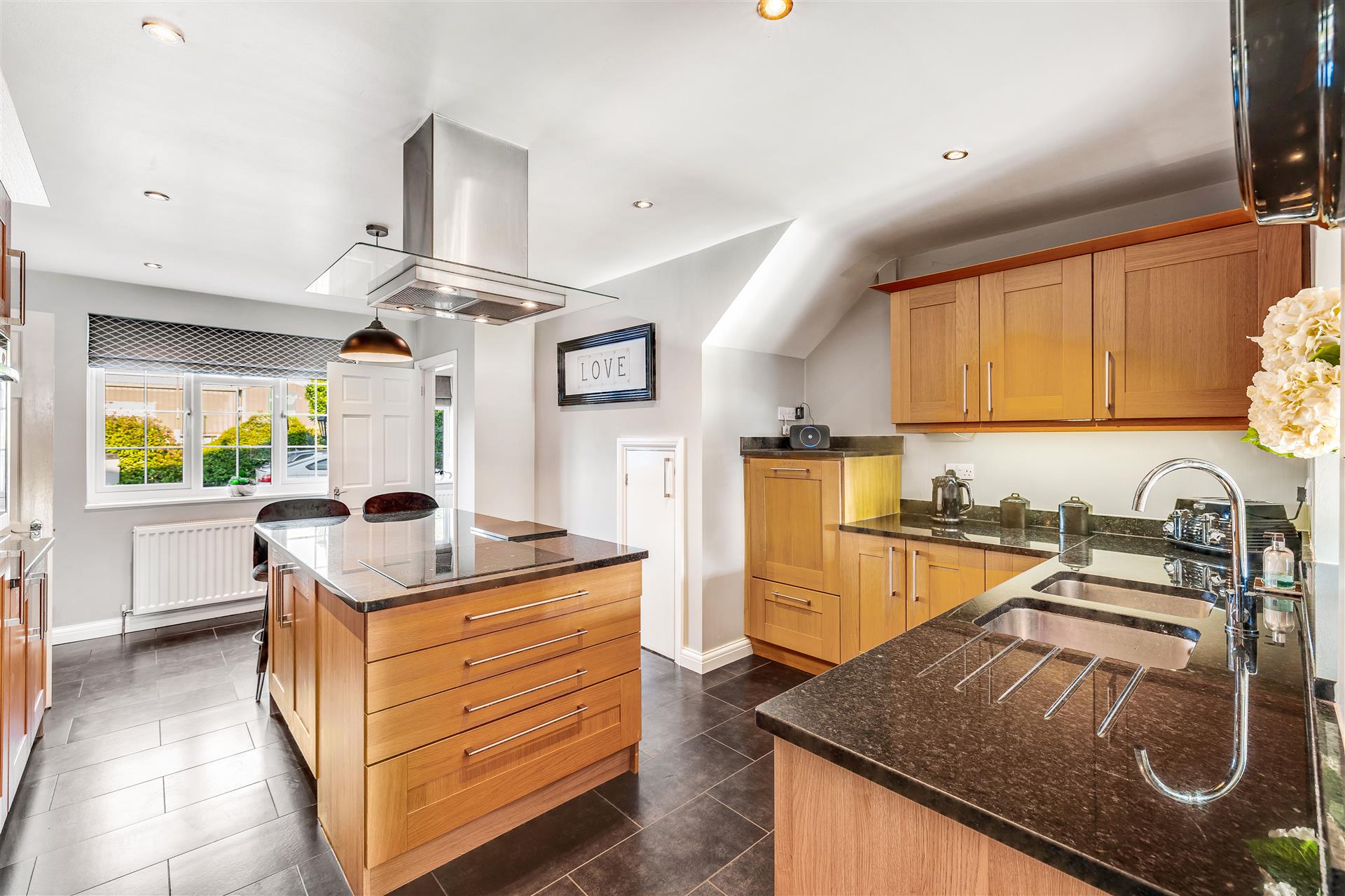 Reigate Road,Hookwood,Horley,RH6 0Ay - &pound 900000