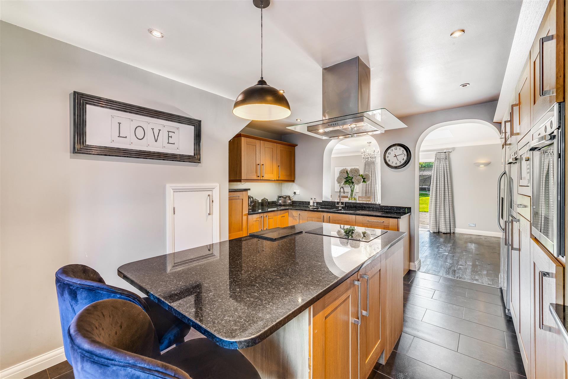 Reigate Road,Hookwood,Horley,RH6 0Ay - &pound 900000