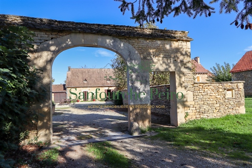 21 km von Sarlat und 15 km von Montignac-Lascaux Altes Bauernhaus komplett renoviert