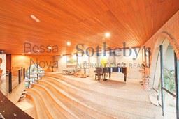 Purchase: House (01001-000)