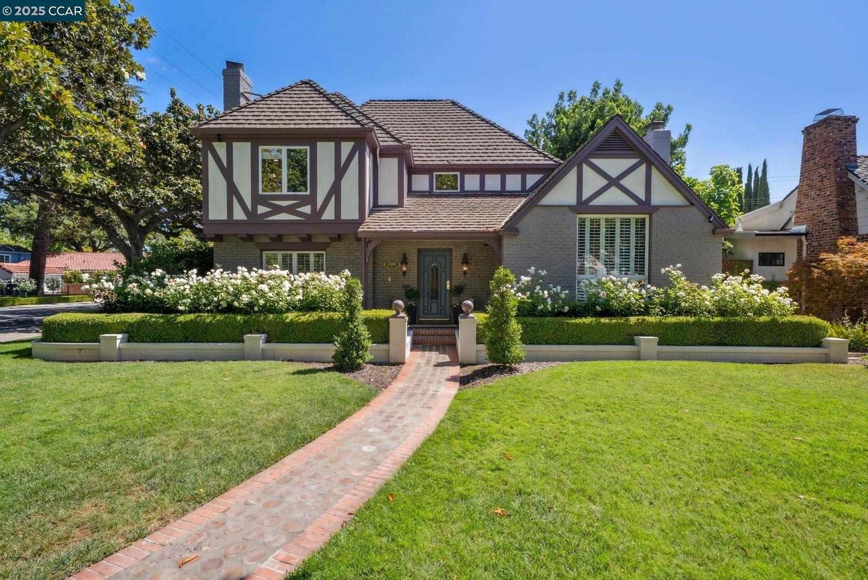 1102 Carolyn Ave