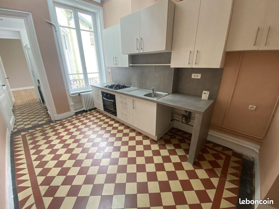 Appartement à louer, 122m², Saint-Etienne
