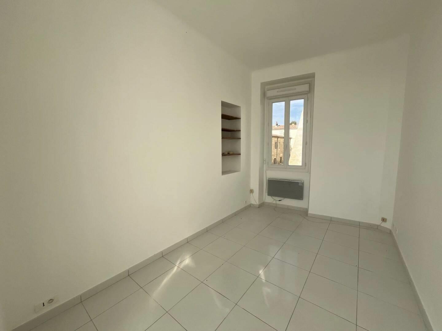 Appartement à louer, 25m², Nîmes