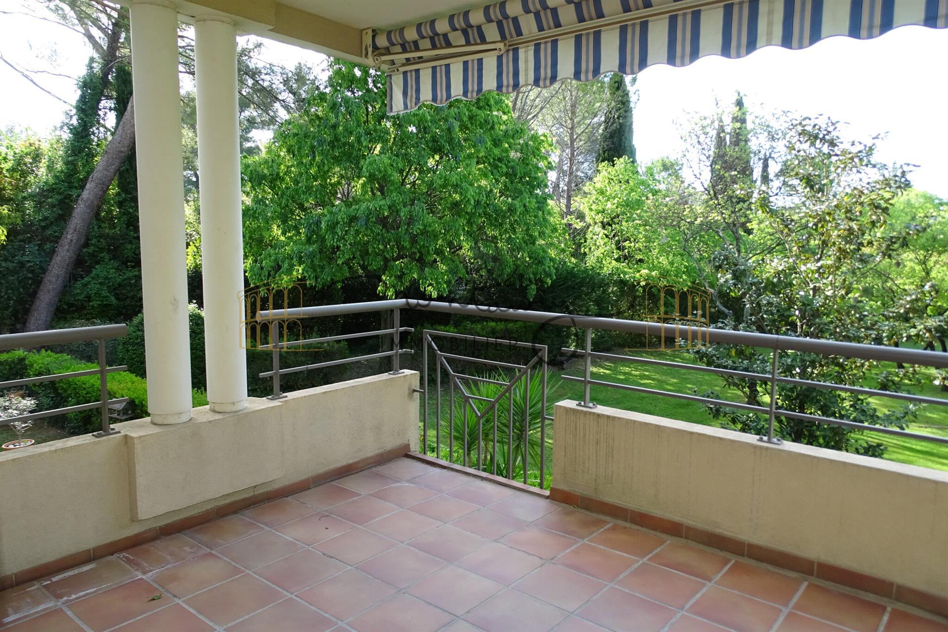 Appartement à louer, 100m², Nîmes