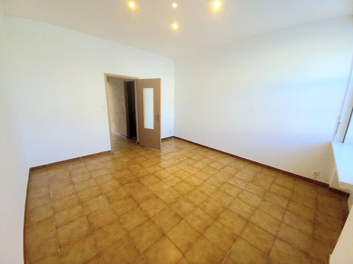 Appartement à louer, 71m², Saint-Chamas