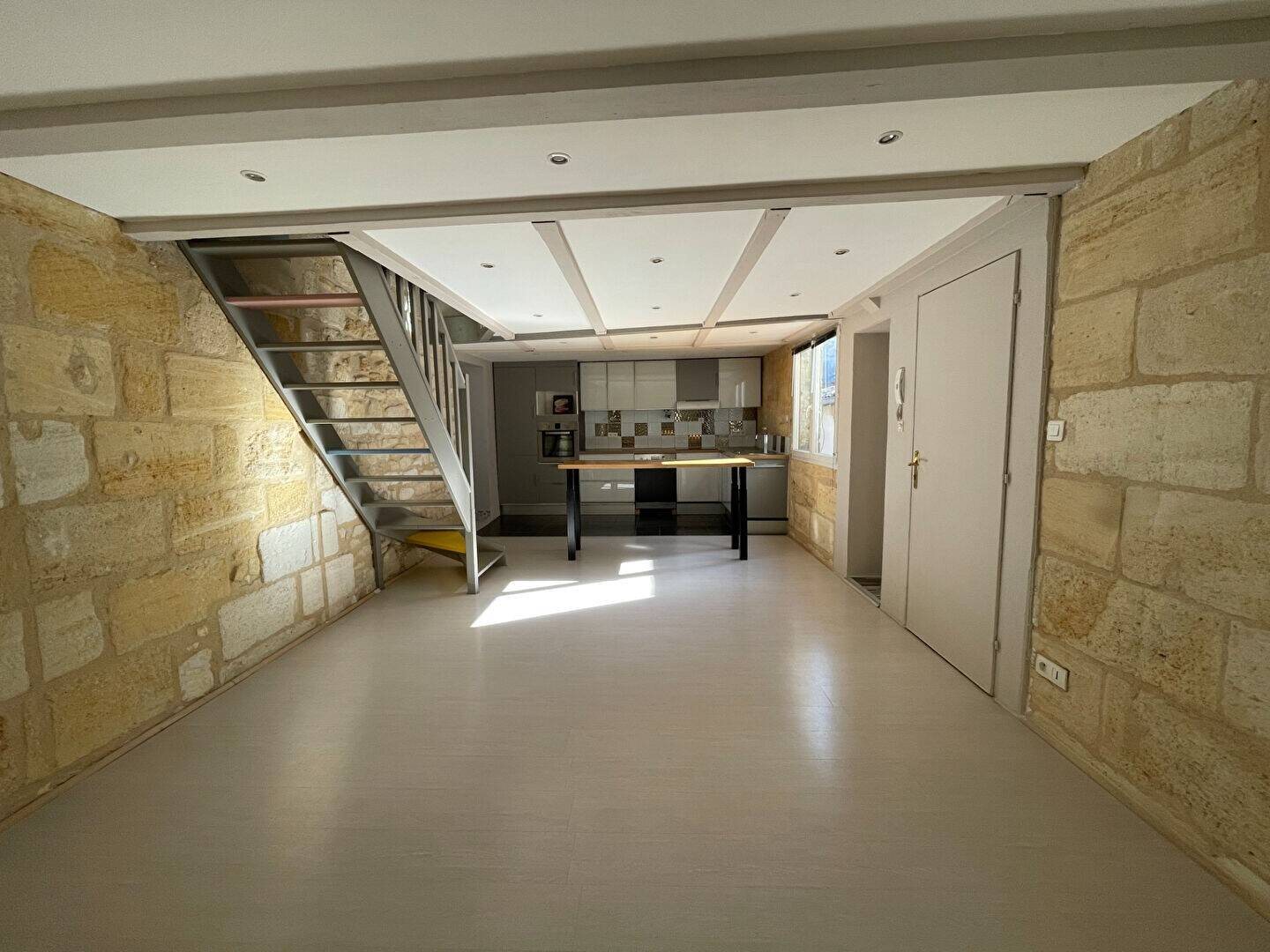 Appartement à louer, 74m², Bordeaux