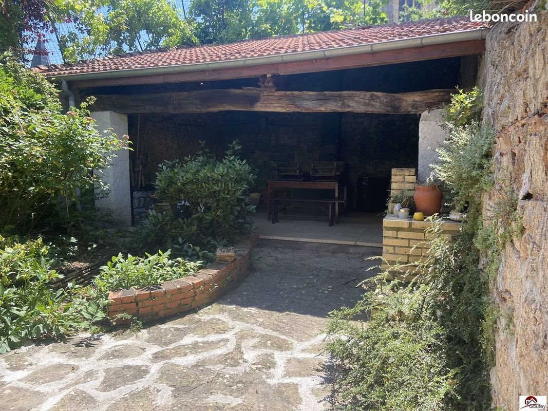 Maison à vendre, 196m², Ambierle