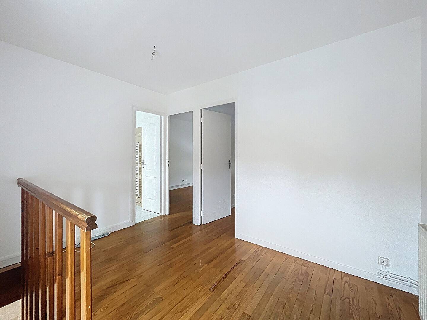 Appartement à louer, 95m², Sathonay-Village