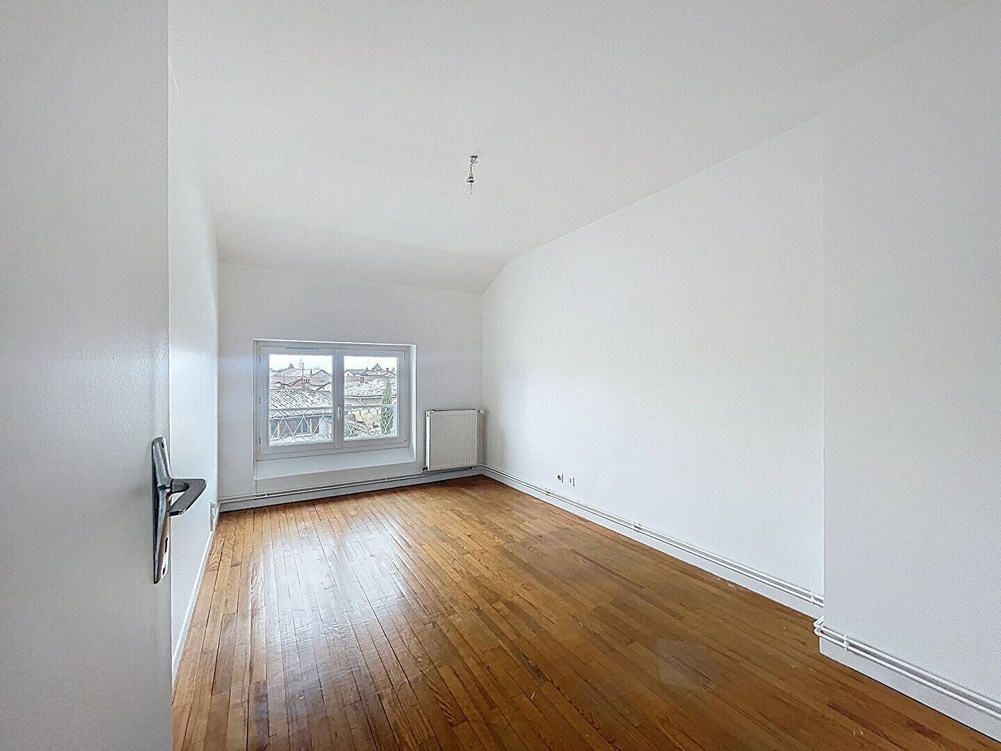 Appartement à louer, 95m², Sathonay-Village