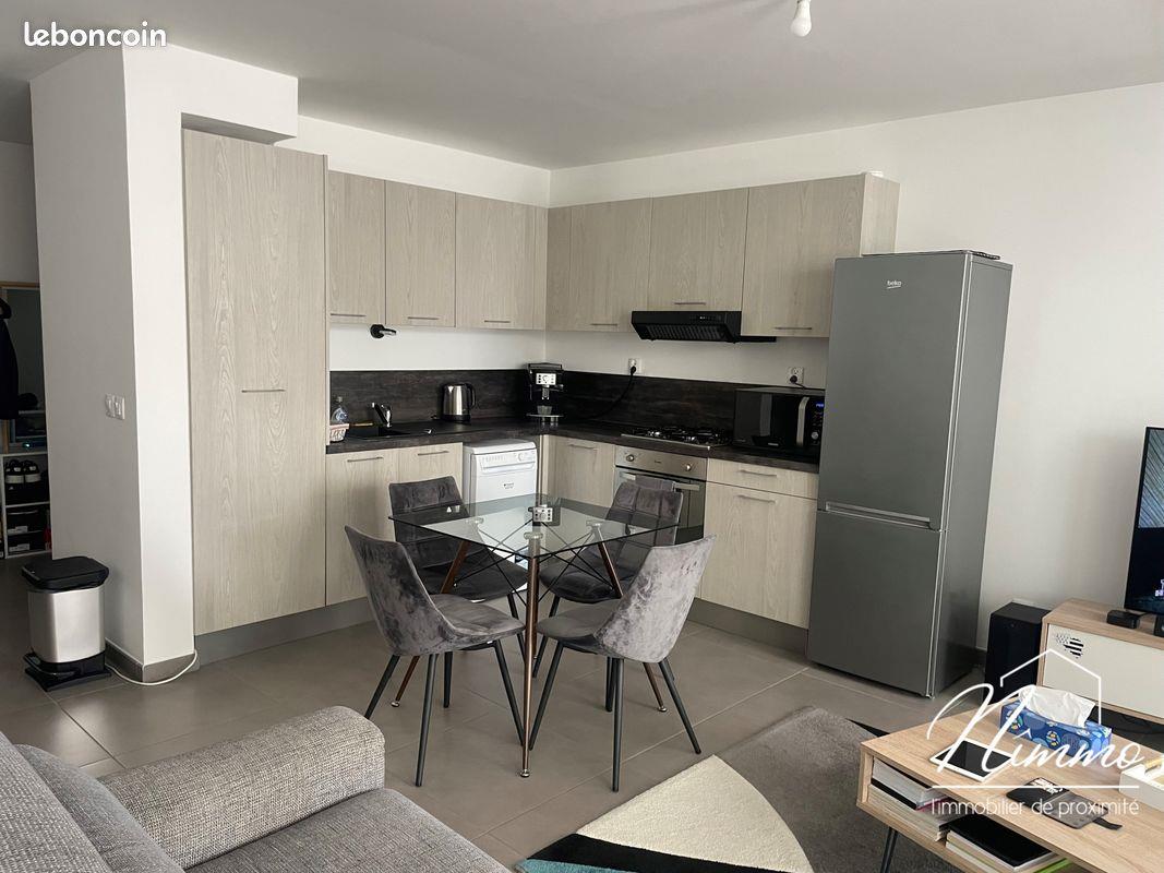 Appartement à louer, 77m², Nîmes