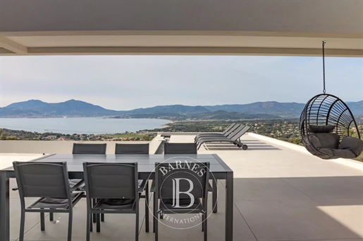 Porticcio estate of two architect-designed villas, 5 bedrooms, panoramic view, swimming pool, near b