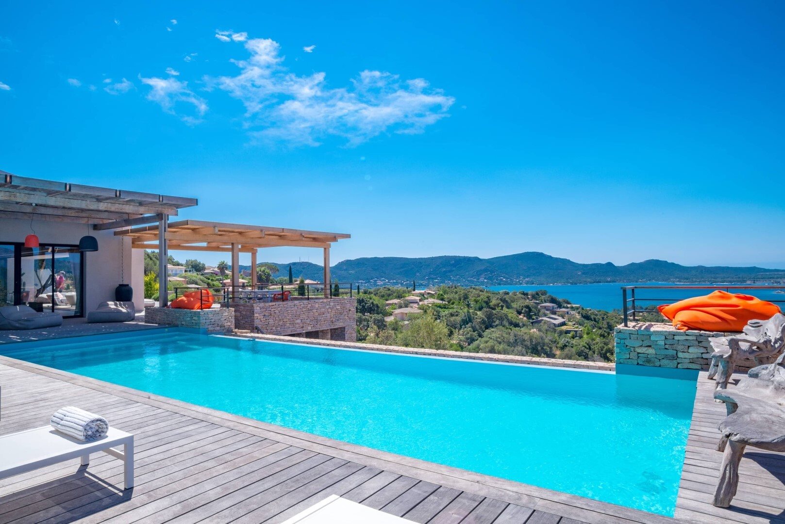 Maison à louer, 350m², Porto-Vecchio