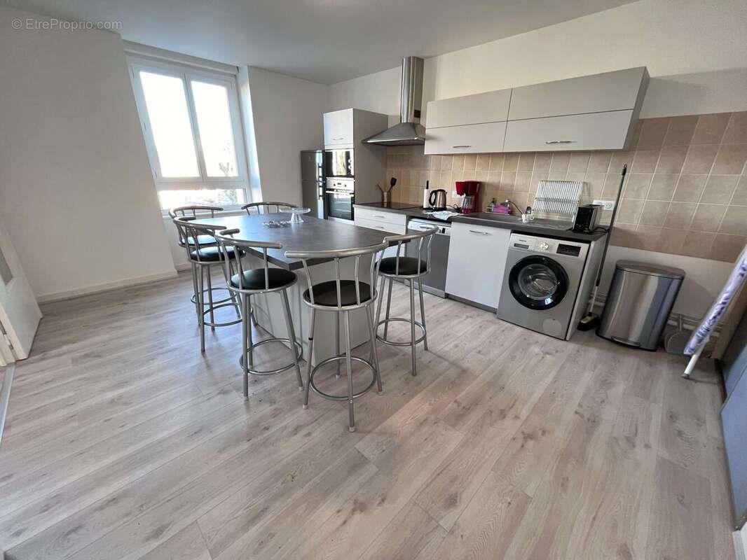 Appartement à vendre, 824m², Mauriac