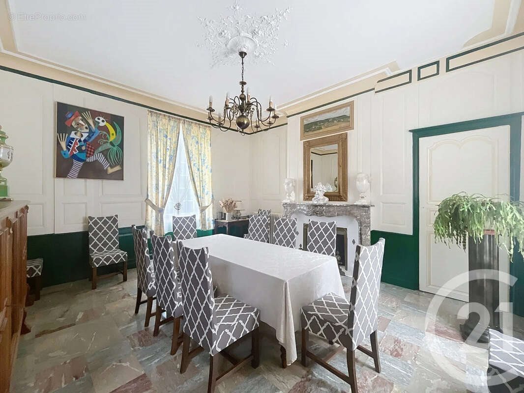 Maison à vendre, 436m², Cuis