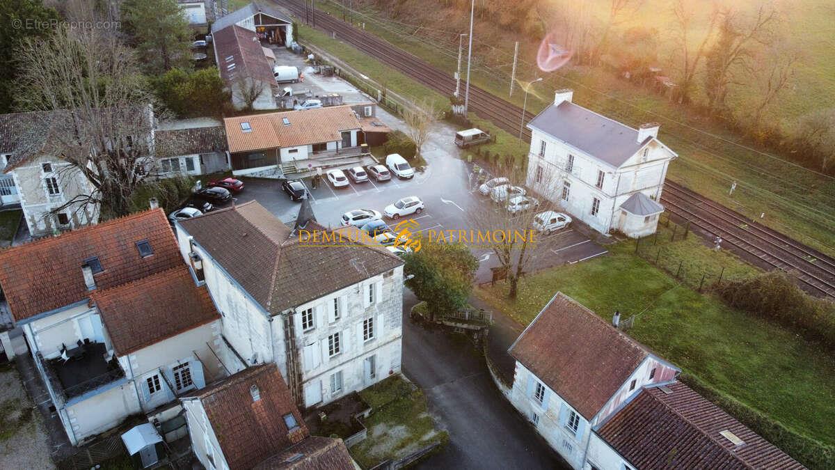 Appartement à vendre, 320m², Mouthiers-sur-Boëme