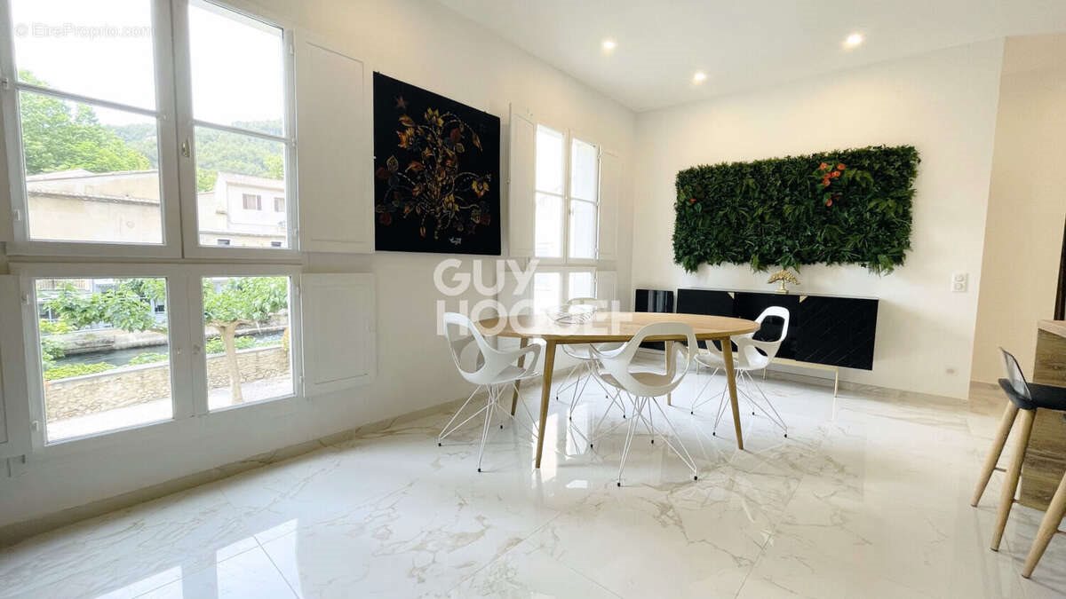 Appartement à vendre, 75m², Fontaine-de-Vaucluse