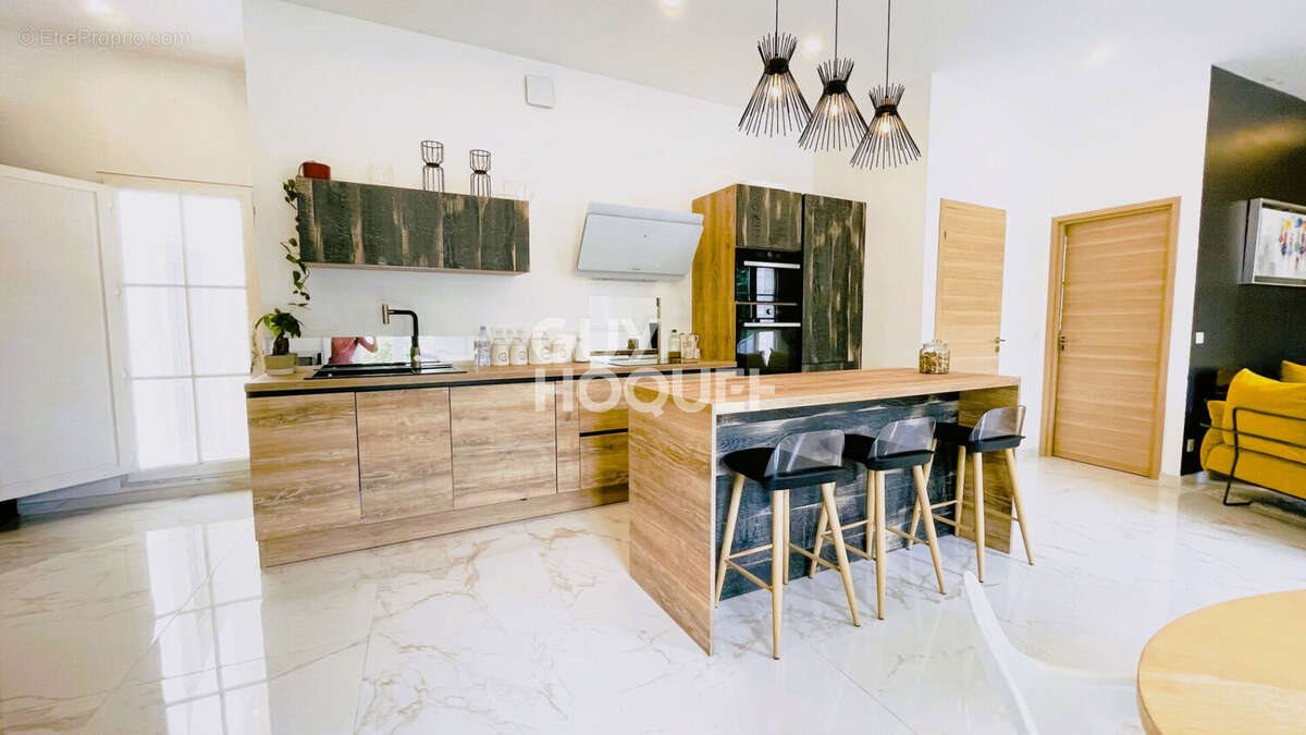 Appartement à vendre, 75m², Fontaine-de-Vaucluse