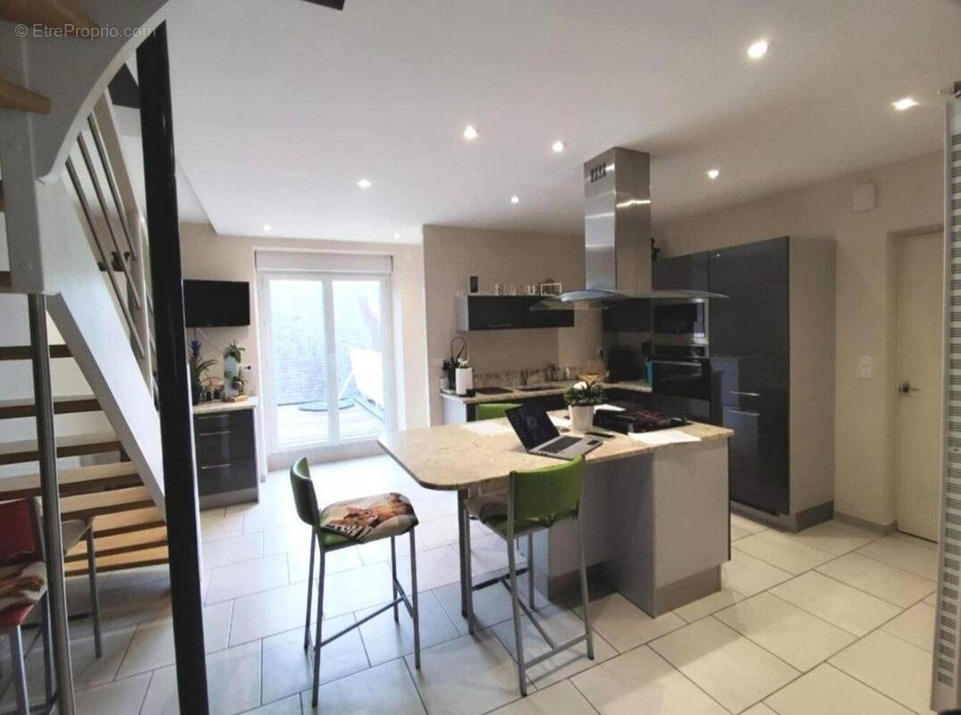 Appartement à vendre, 292m², Saint-Hilaire-du-Harcouët